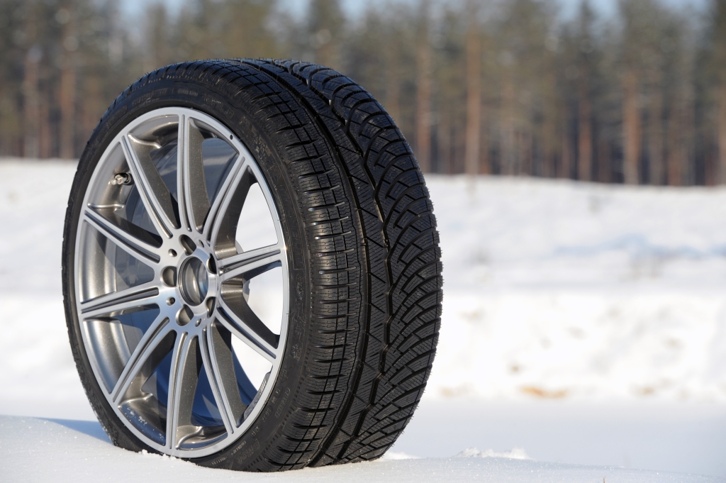 R18 зима. 245/50 R18 Автошина Michelin зимняя. 225/45 R18 зима. Michelin 235/45 r17 зима нешипованная. 235/45r17 Alpin зима.