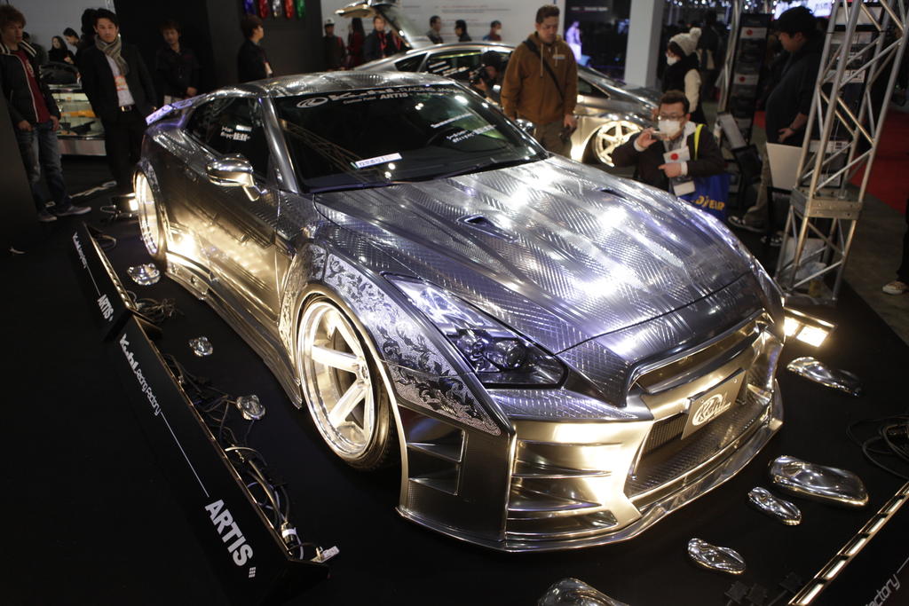 Chromed up. Nissan GTR Kuhl Racing. Nissan GTR за 1000000 золотой. Nissan GTR auto Tuning show. Ниссан ГТР гравированный.