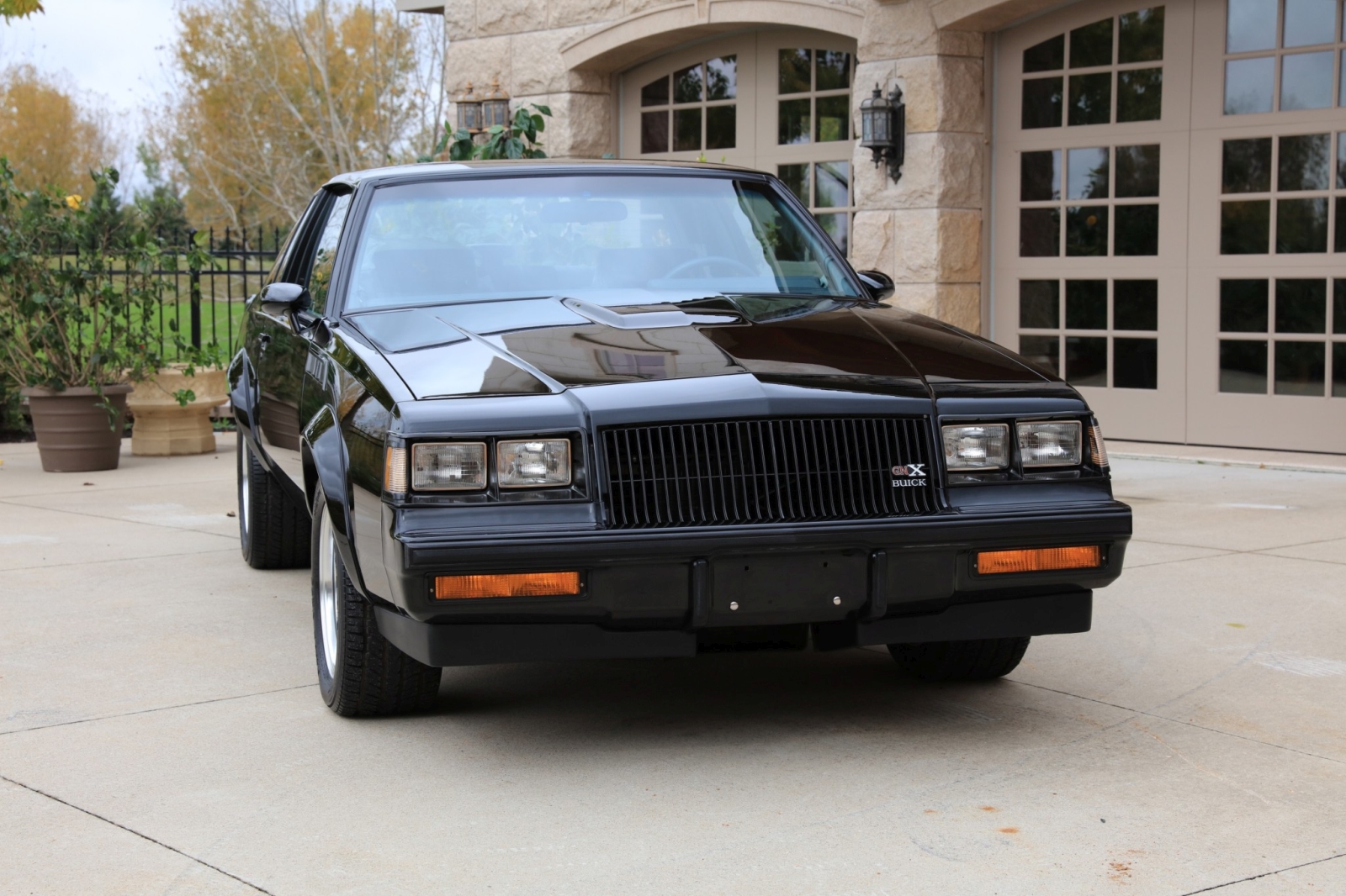 Машина 1987 года. Бьюик GNX 1987. Buick GNX 1987. Бьюик Регал 1987. Buick Regal 1987.